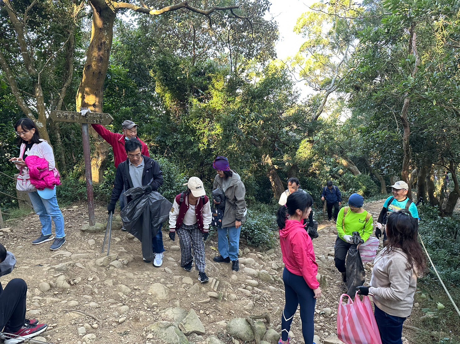 LINE_ALBUM_20231118-飛鳳山淨山活動_231119_30